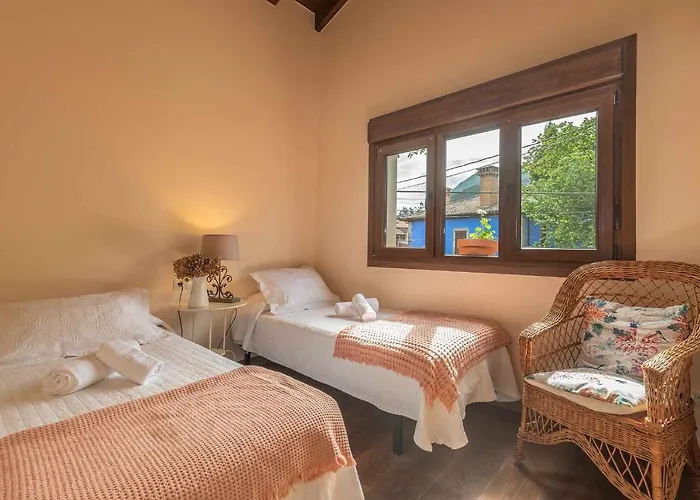 Casa De Aldea El Toral Rales (Llanes)